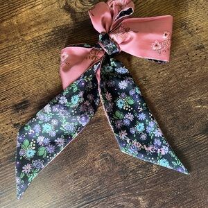 COACH 💐💕EUC Floral Silk Scarf Reversible